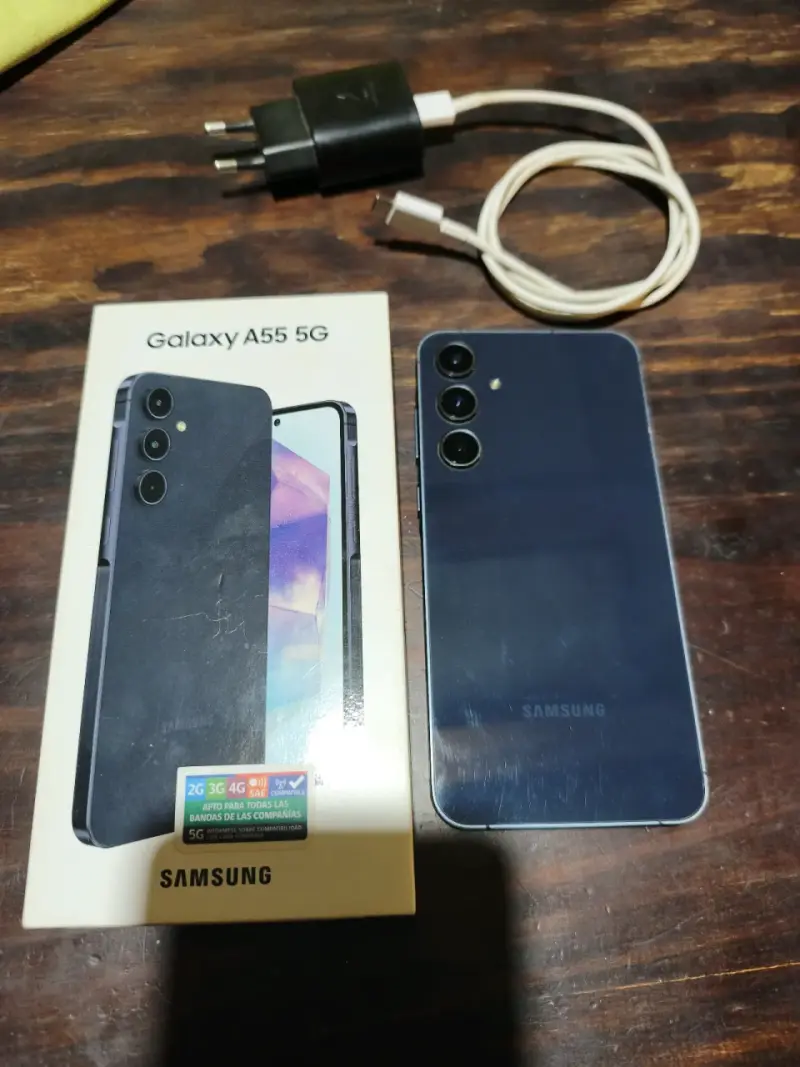 Samsung Galaxy A55 5G con cargador - 2