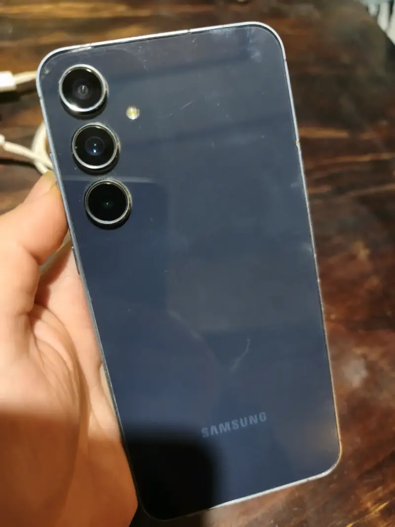 Samsung Galaxy A55 5G con cargador - 3