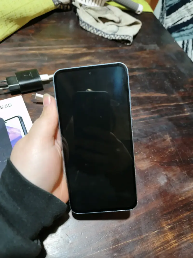 Samsung Galaxy A55 5G con cargador - 4