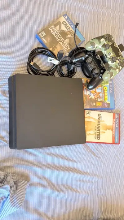 Consola PS4 Slim con juegos y controles - miniatura 2