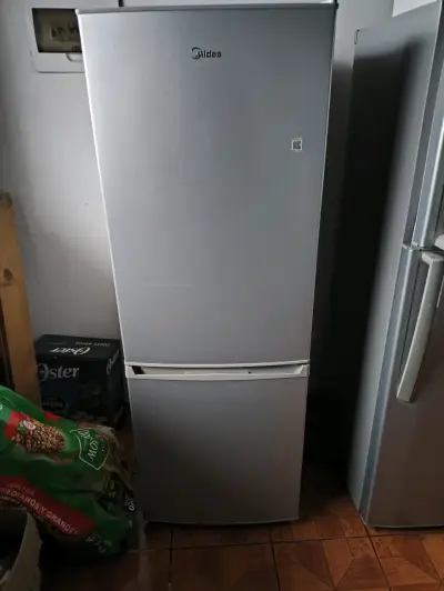 Refrigerador Midea de dos puertas - miniatura 1