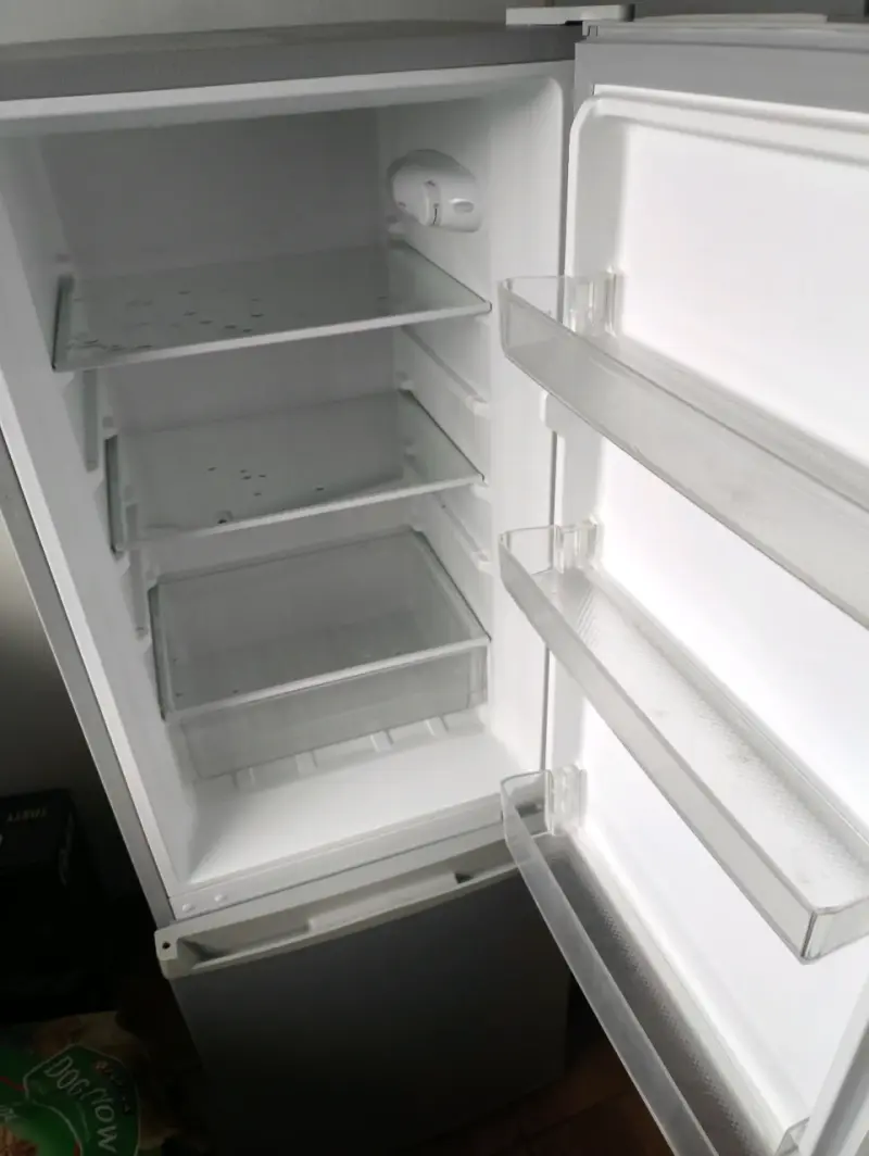 Refrigerador Midea de dos puertas - 2