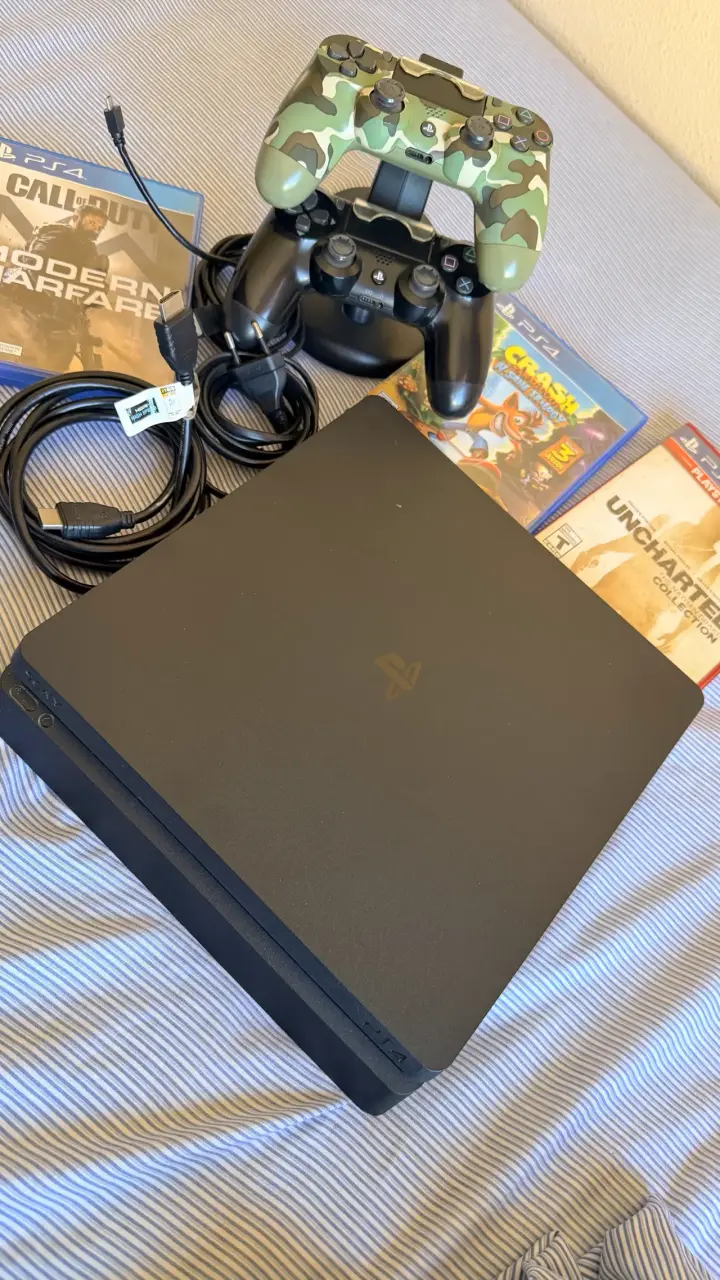 Consola PS4 Slim con juegos y controles - 6