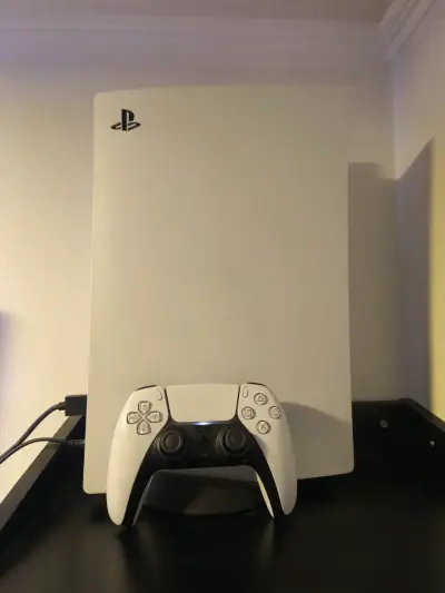 Consola PlayStation 5 con control - miniatura 1