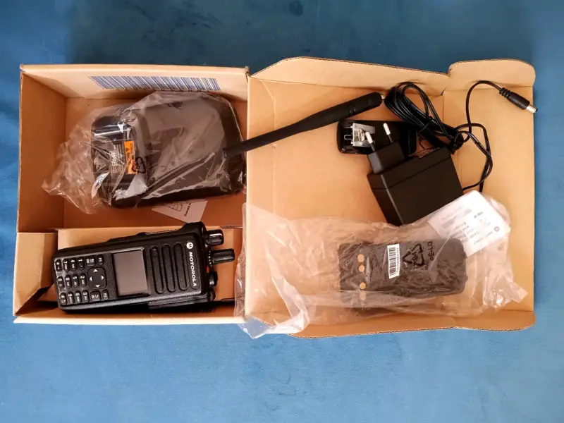 Par de Radios Motorola DGP 8550e con GPS y WiFi - 4