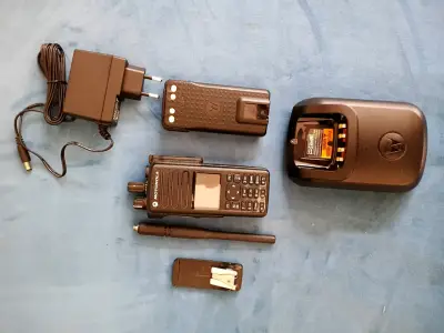 Par de Radios Motorola DGP 8550e con GPS y WiFi - miniatura 5