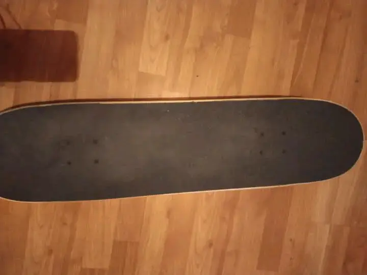 Tabla de skate clásica en buen estado - 6