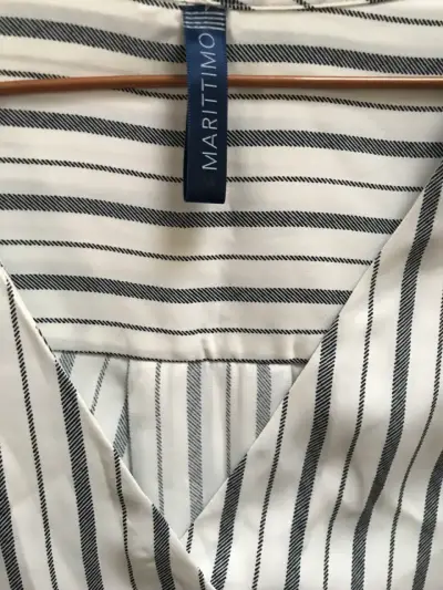 Blusa a rayas blancas y negras talla M - miniatura 2