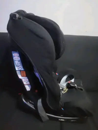 Silla de auto para bebé negra ajustable - miniatura 2