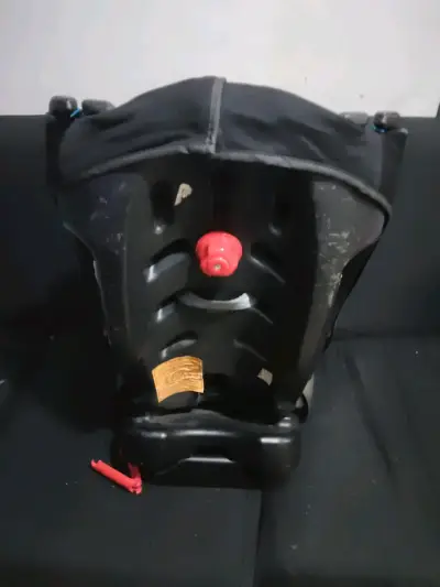 Silla de auto para bebé negra ajustable - miniatura 3