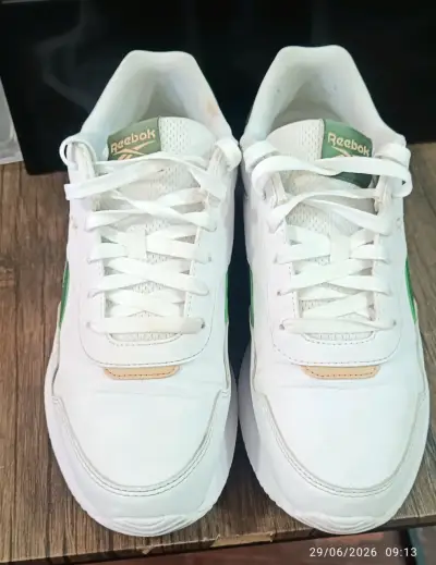 Zapatillas Reebok blancas con detalles verdes - miniatura 1