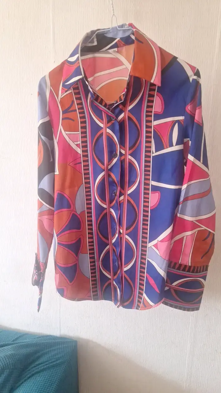 Camisa de mujer estampada colorida
