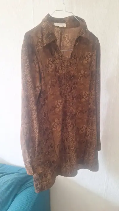 Camisa de mujer estampado serpiente marrón - miniatura 1