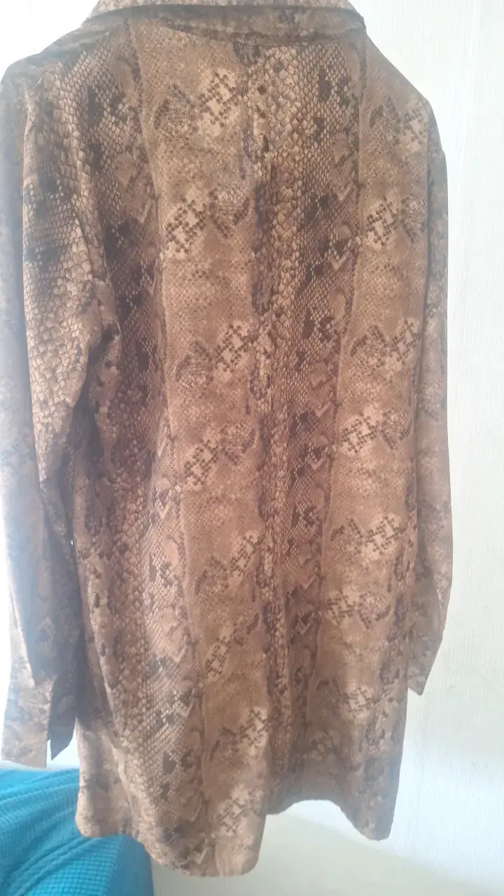 Camisa de mujer estampado serpiente marrón - 2