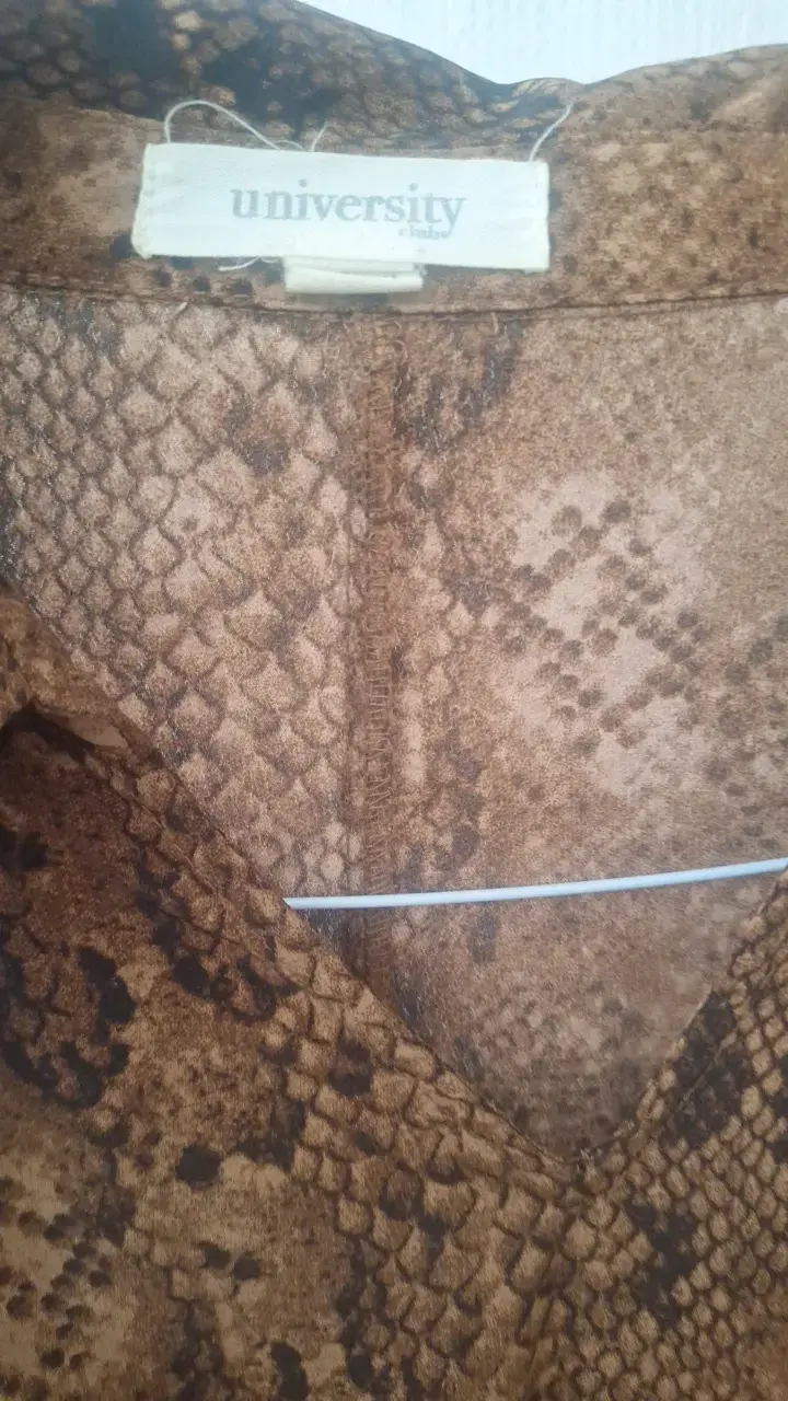 Camisa de mujer estampado serpiente marrón - 3