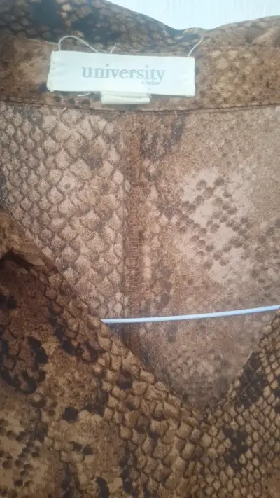 Camisa de mujer estampado serpiente marrón - miniatura 3