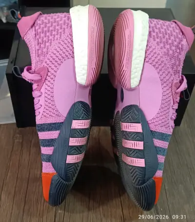 Zapatillas deportivas rosadas - miniatura 2