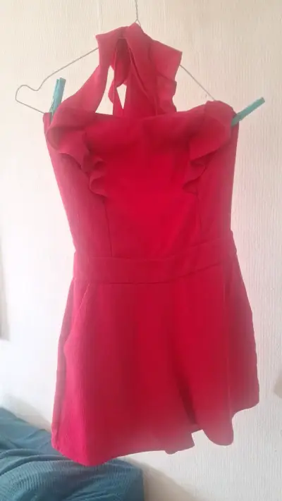 Enterito rojo con volantes elegante - miniatura 1