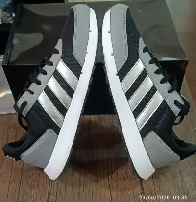 Zapatillas deportivas Adidas negras y blancas - miniatura 3