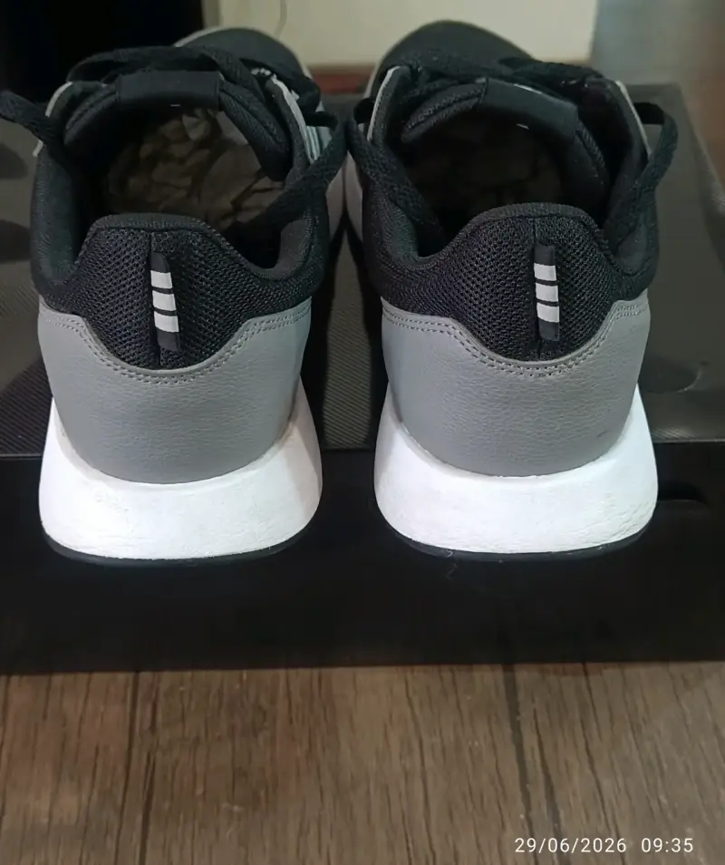 Zapatillas deportivas Adidas negras y blancas - 4