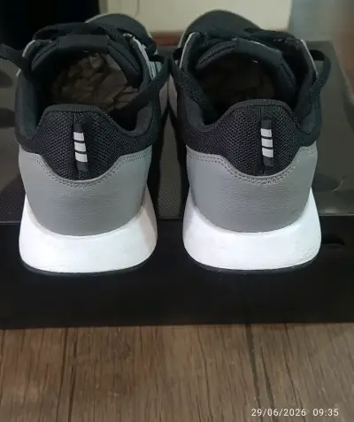 Zapatillas deportivas Adidas negras y blancas - miniatura 4