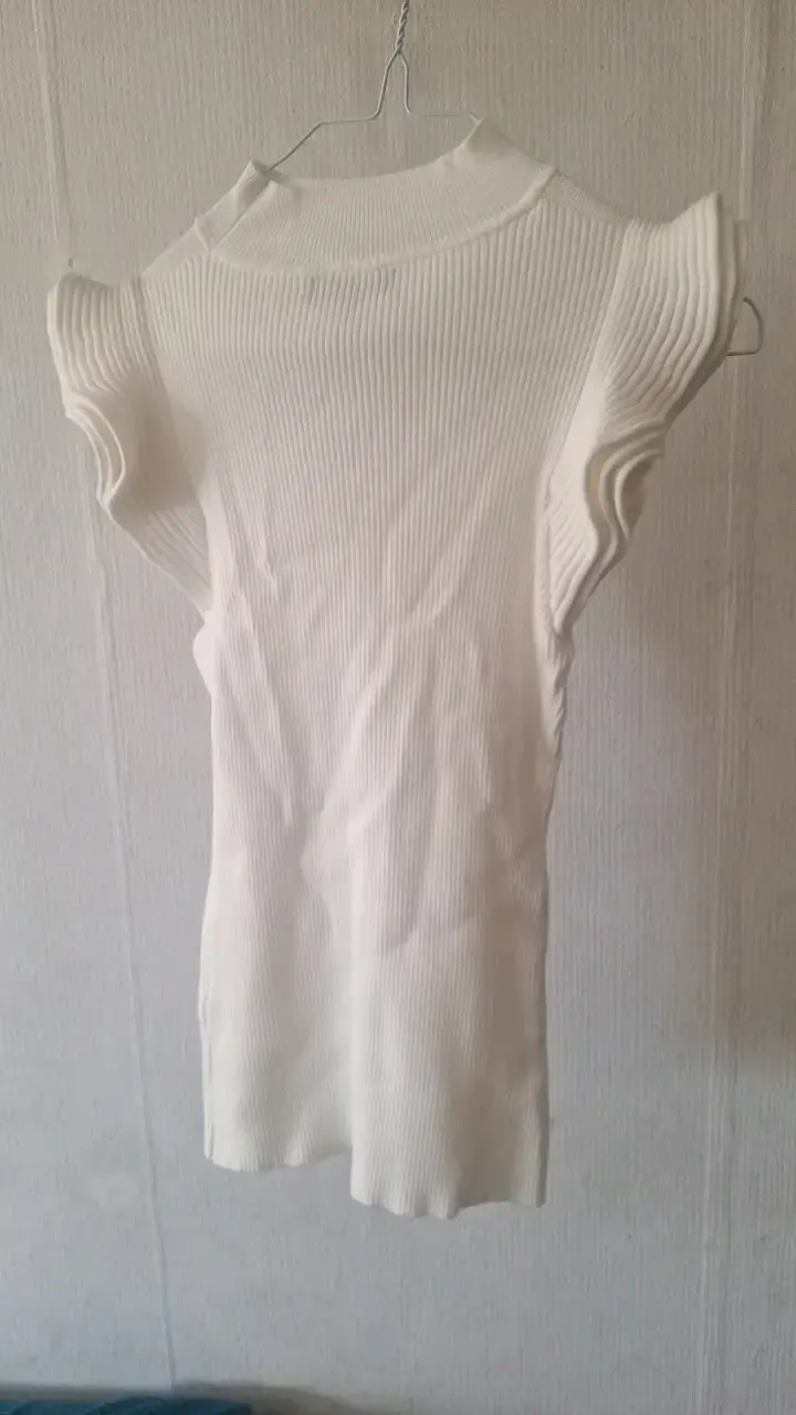 Chaleco blanco de punto con volantes - 2