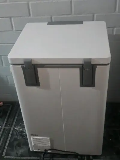 Congelador Midea compacto blanco eficiente 99lt - miniatura 3