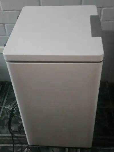 Congelador Midea compacto blanco eficiente 99lt - miniatura 4