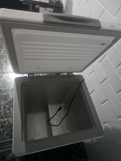 Congelador Midea compacto blanco eficiente 99lt - miniatura 5