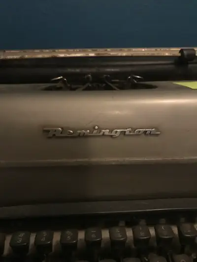 Máquina de escribir Remington vintage - miniatura 2