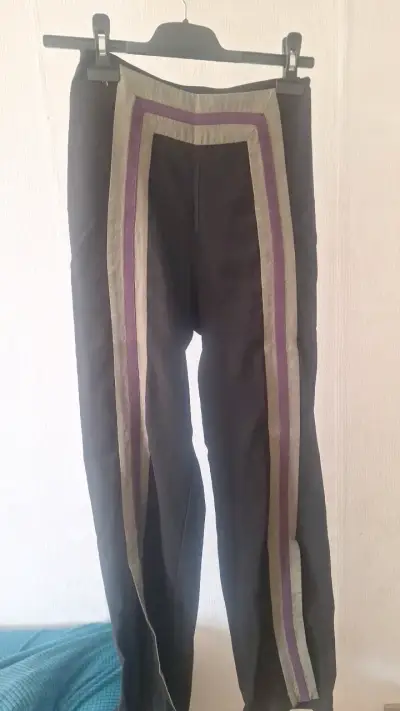 Pantalones deportivos con franjas laterales - miniatura 1