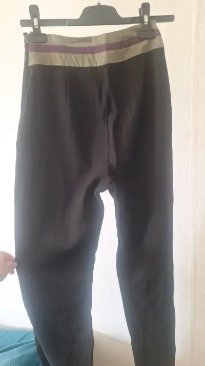 Pantalones deportivos con franjas laterales - miniatura 2