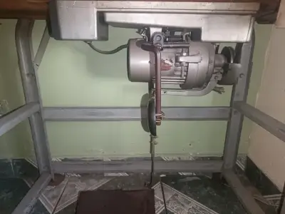 Máquina de coser industrial SunStar usada - miniatura 2