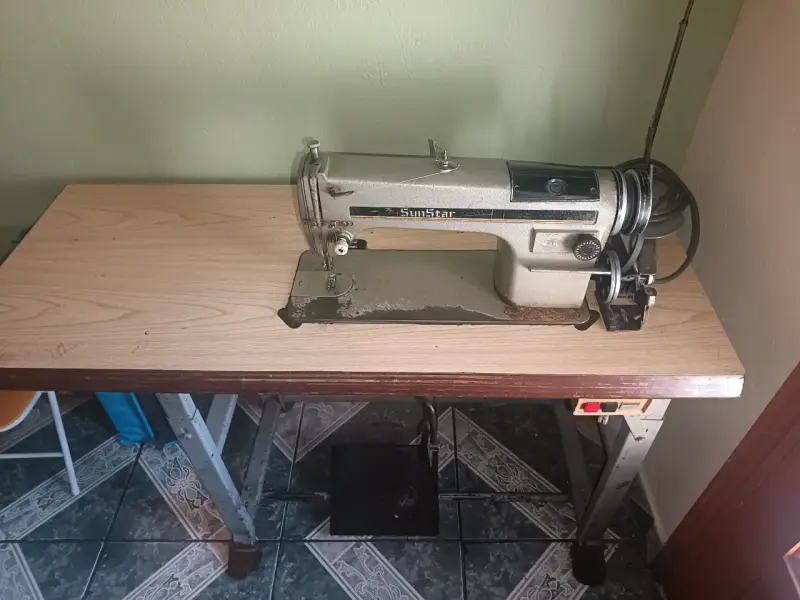 Máquina de coser industrial SunStar usada - 3