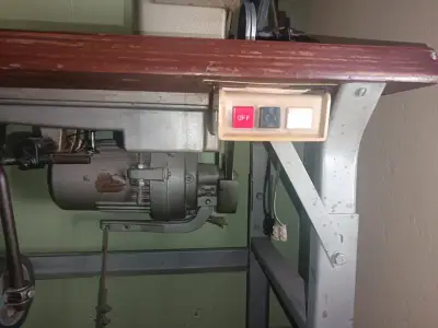 Máquina de coser industrial SunStar usada - miniatura 4
