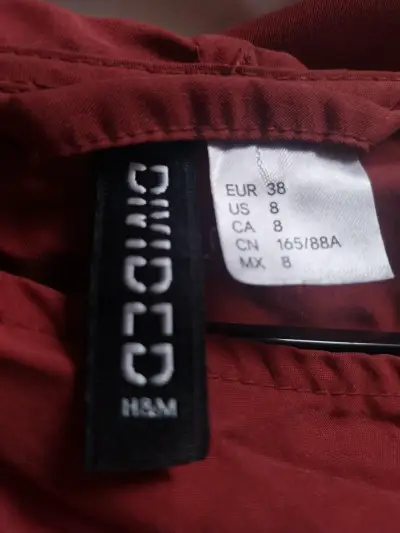 Abrigo rojo HyM con cierre lateral - miniatura 4