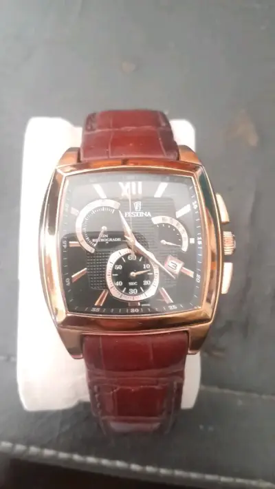 Reloj Festina retrograde dorado con correa de cuero - miniatura 1