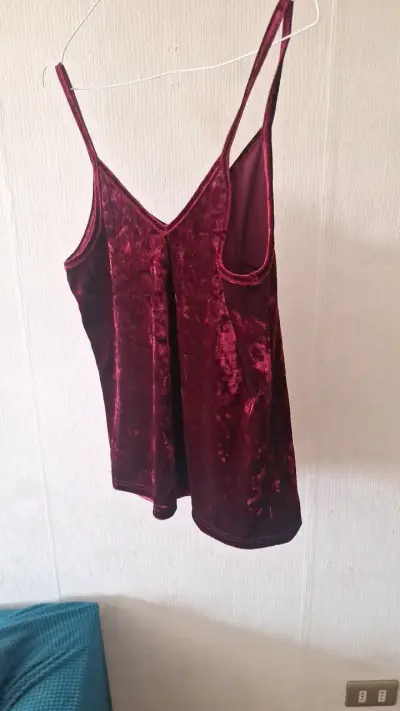 Blusa de terciopelo burdeos sin mangas - miniatura 1