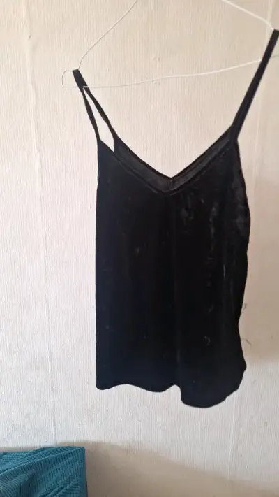 Blusa de terciopelo burdeos sin mangas - miniatura 2