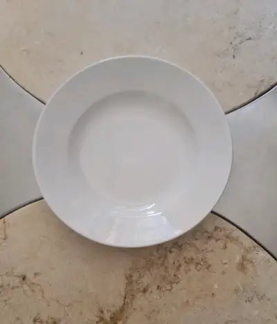 Plato hondo de porcelana blanco - miniatura 1
