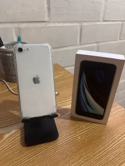 iPhone SE 2020 blanco con caja original - miniatura 1