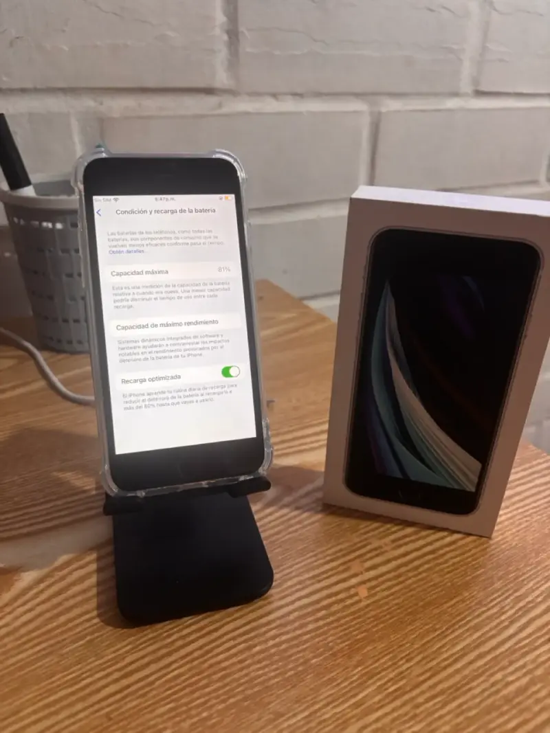 iPhone SE 2020 blanco con caja original - 2