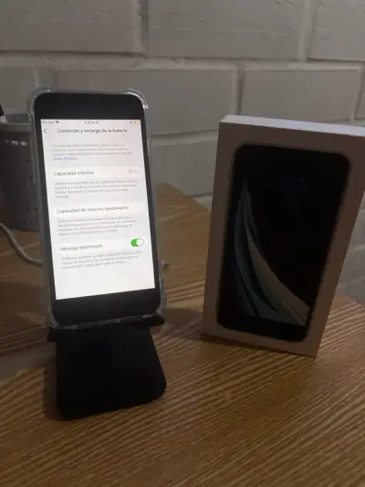iPhone SE 2020 blanco con caja original - miniatura 3