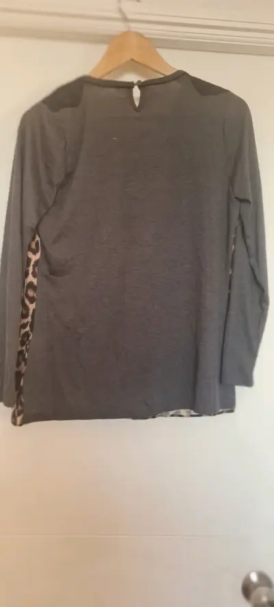 Polera de manga larga con estampado animal print - miniatura 2