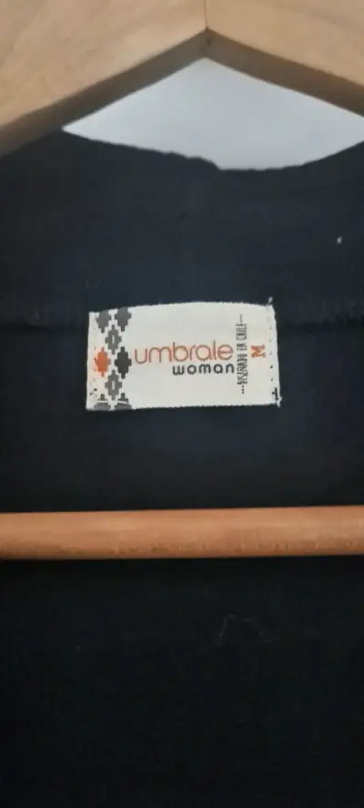 Chaqueta negra bordada para mujer - miniatura 3