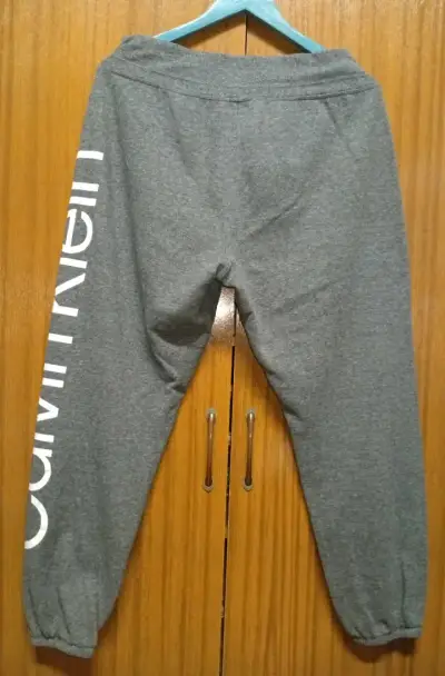 Pantalones deportivos Calvin Klein talla L - miniatura 4
