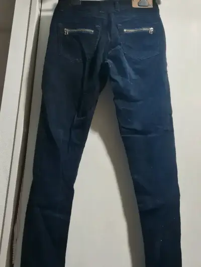Jeans azul oscuro con cierres metálicos - miniatura 1