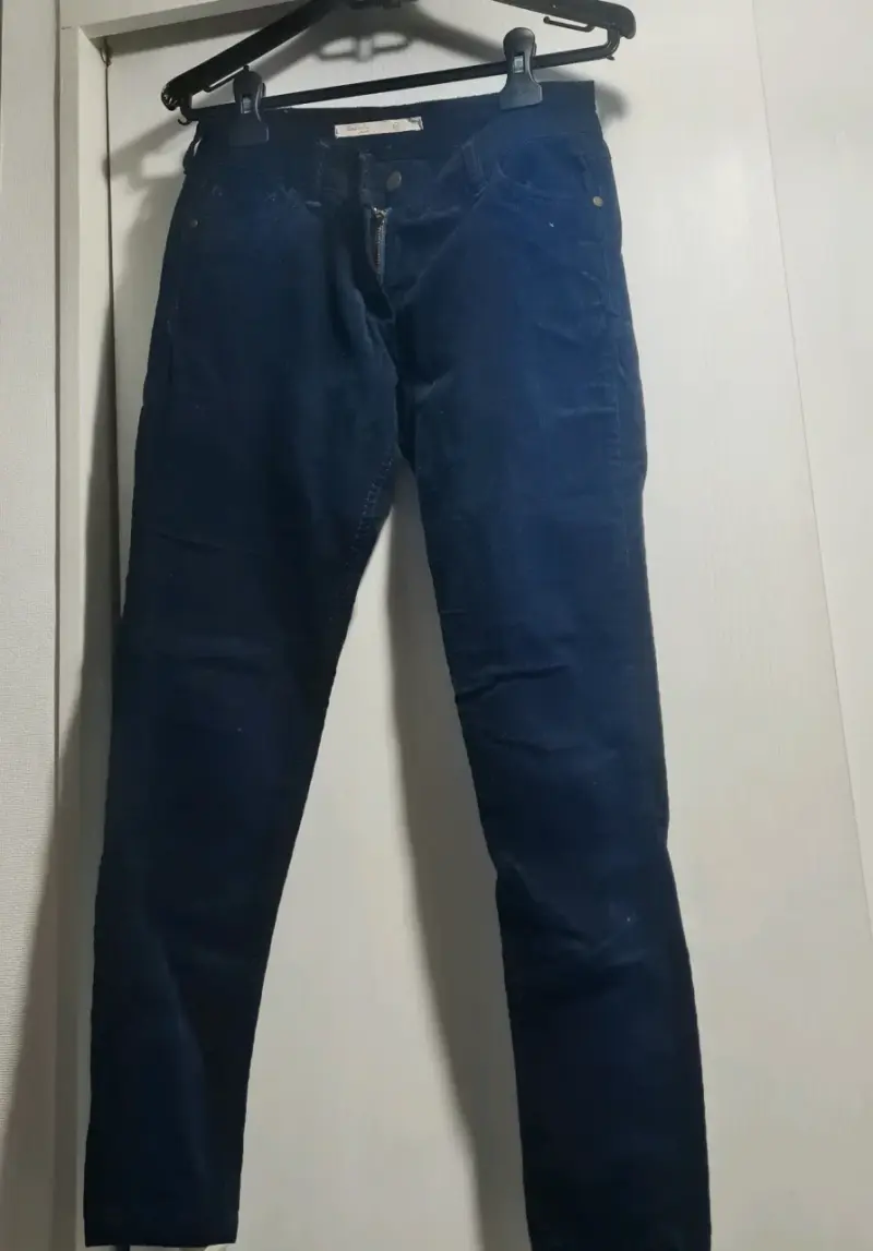 Jeans azul oscuro con cierres metálicos - 3