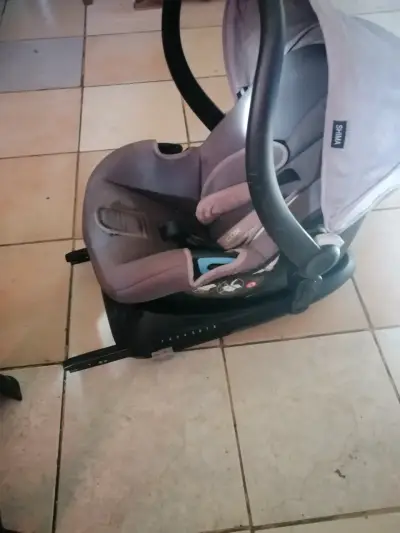 Silla de auto para bebé con base Isofix - miniatura 3