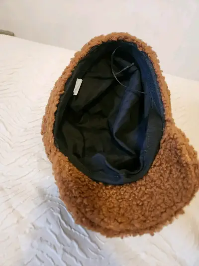 Gorra tipo Teddy 🧸 estilo boina marron - miniatura 2